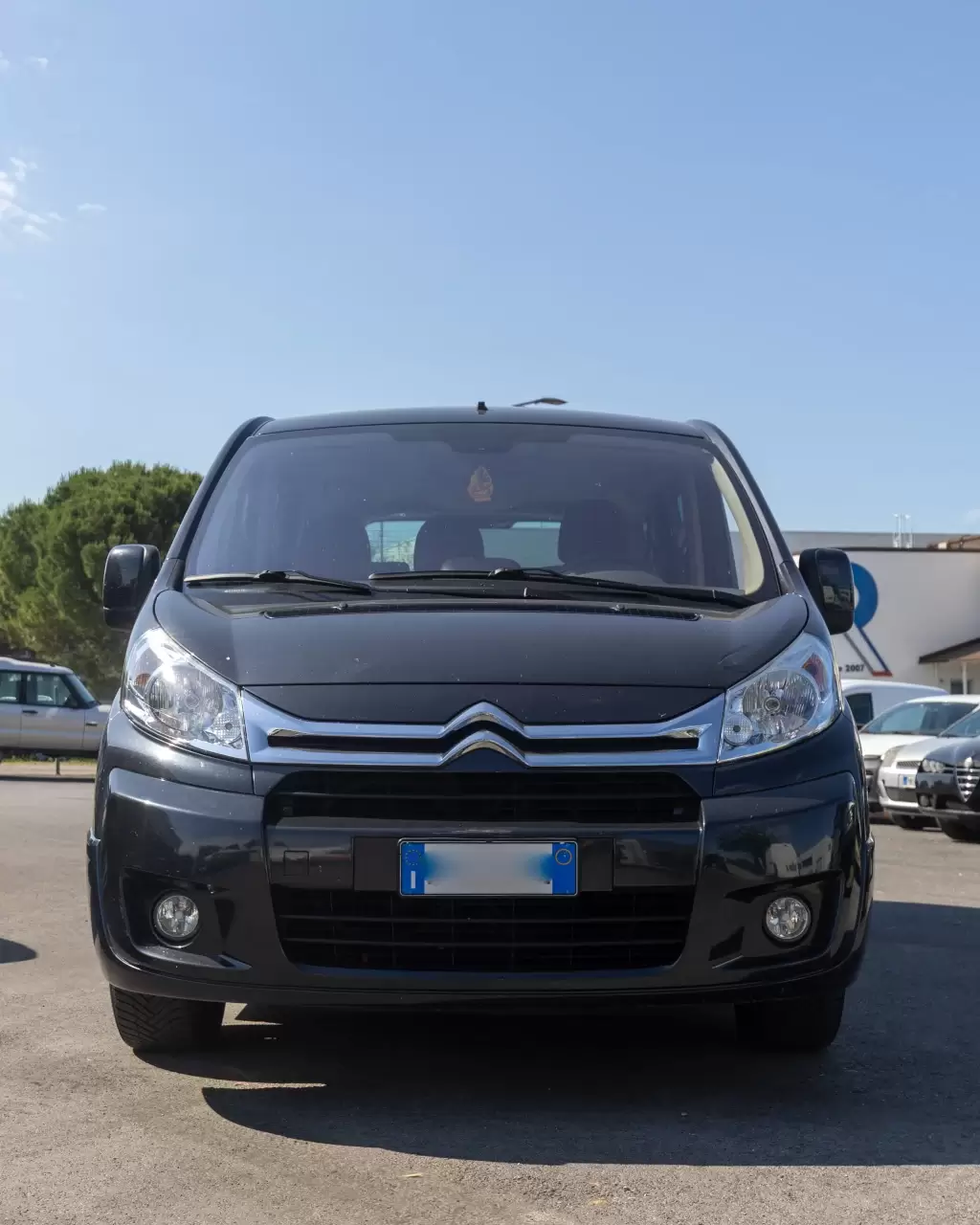 minivan noleggio autofficina morganti fronte